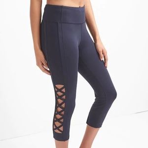 Gap GFast High Rise Blackout Cutout Capris XSP